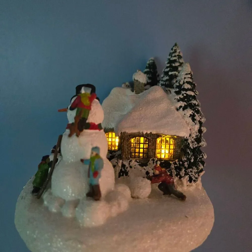 Thomas Kinkade Everett's Cottage lighted Christmas Village House